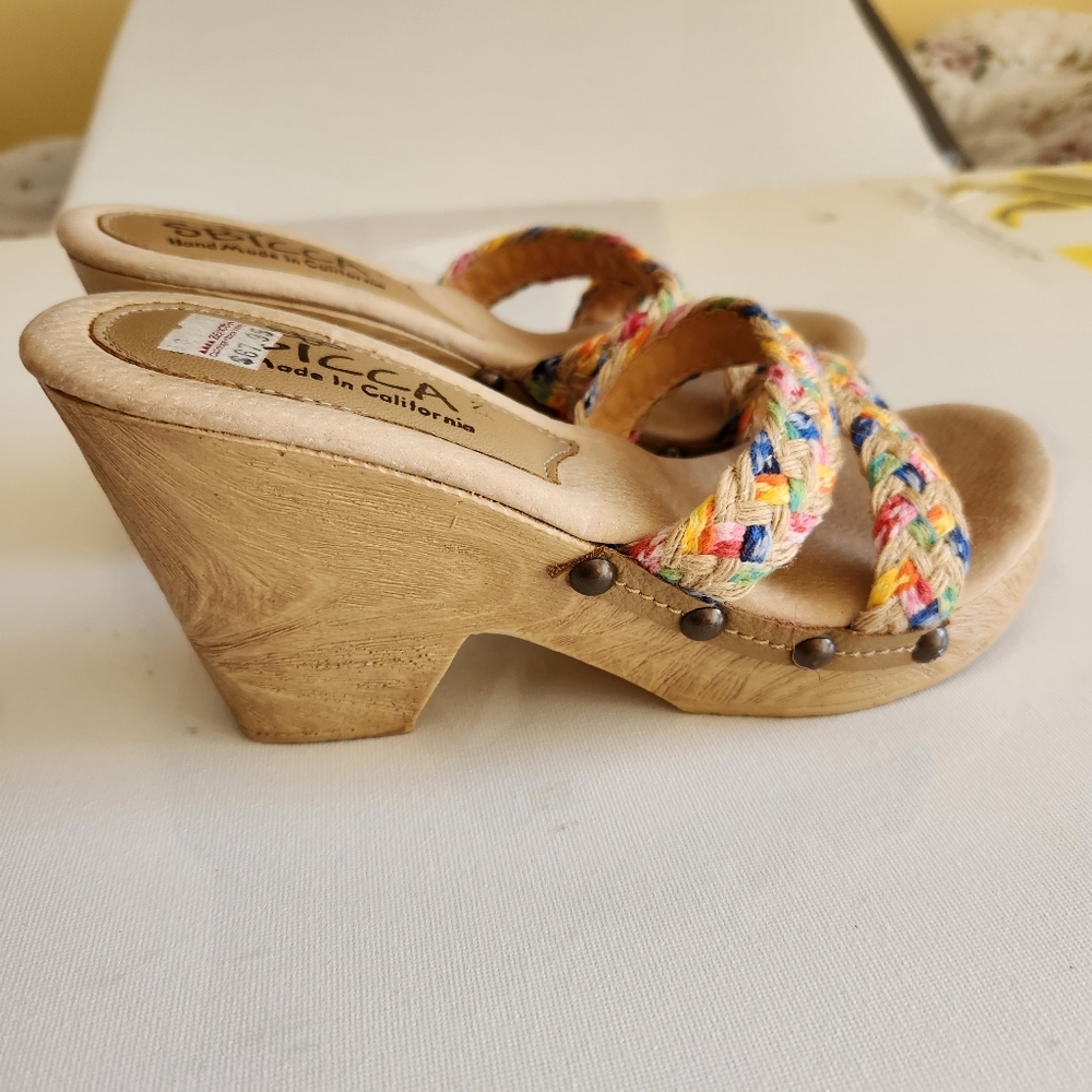 New SBICCA Shoes slip on sandals. Platform. Genuine leather footbed.! Size 7